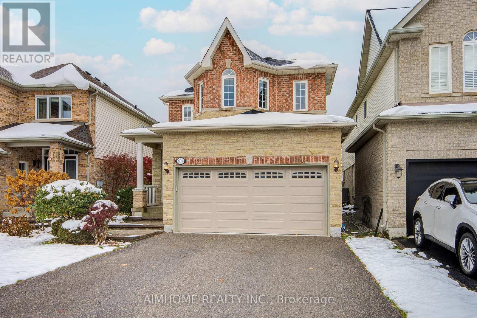 562 Mcbean Avenue, Newmarket, Ontario  L3X 2N5 - Photo 3 - N12550082