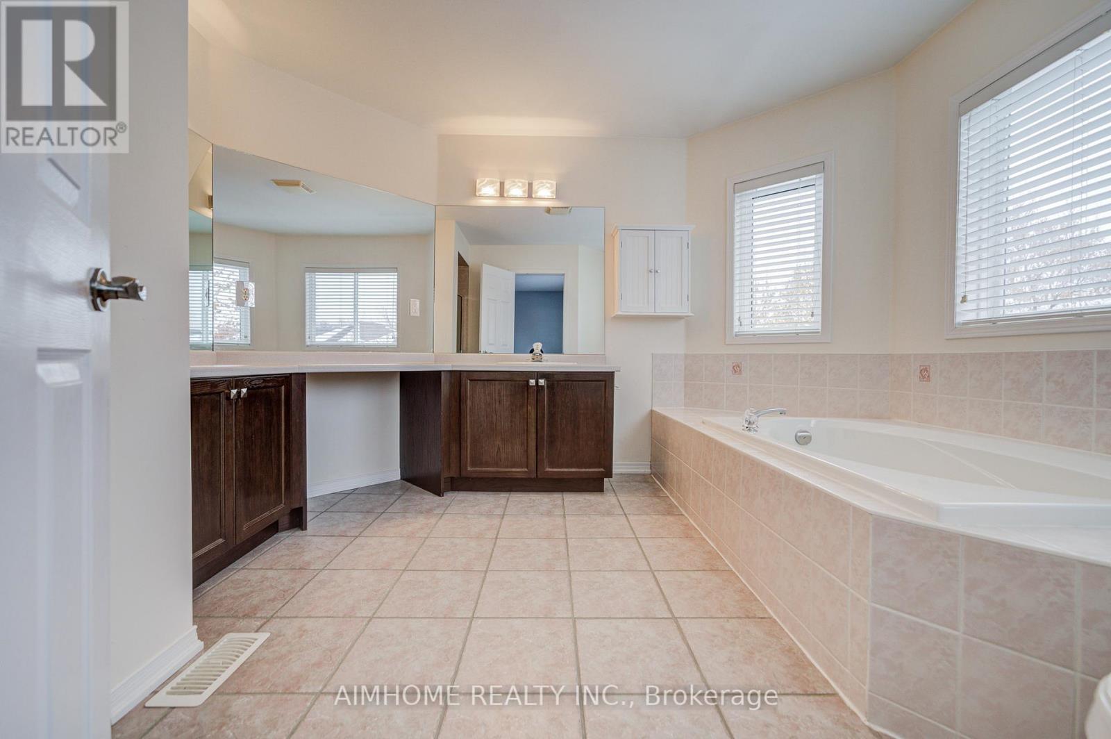 562 Mcbean Avenue, Newmarket, Ontario  L3X 2N5 - Photo 33 - N12550082