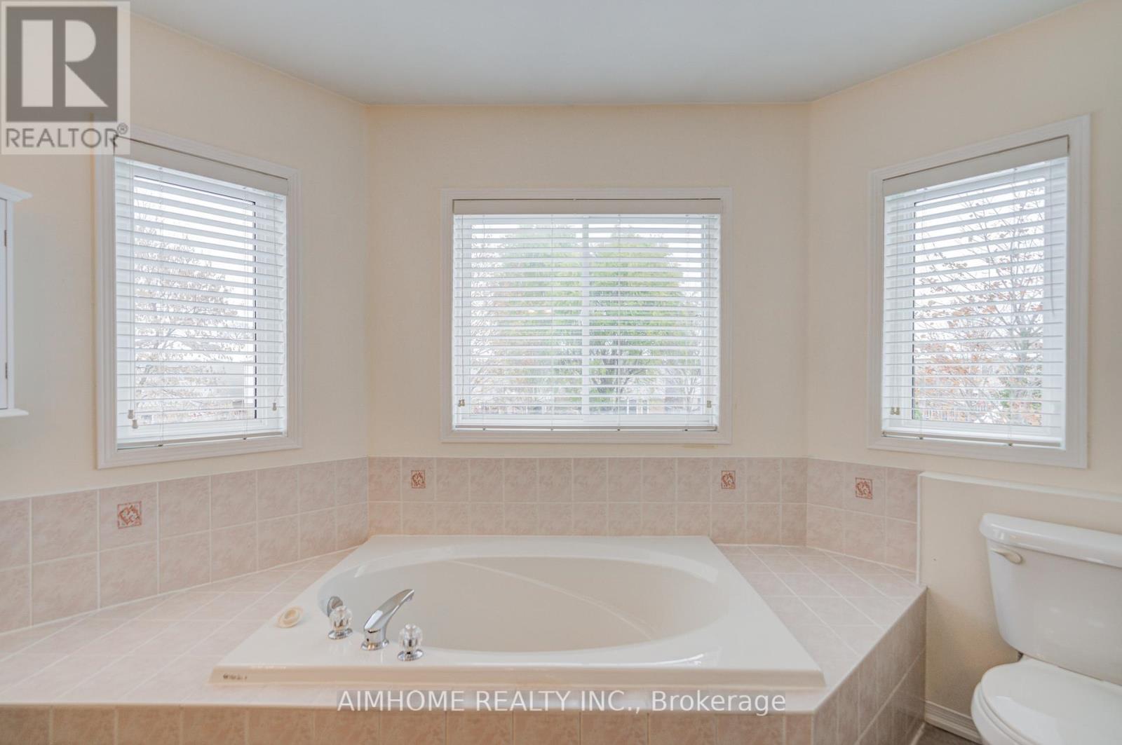 562 Mcbean Avenue, Newmarket, Ontario  L3X 2N5 - Photo 35 - N12550082