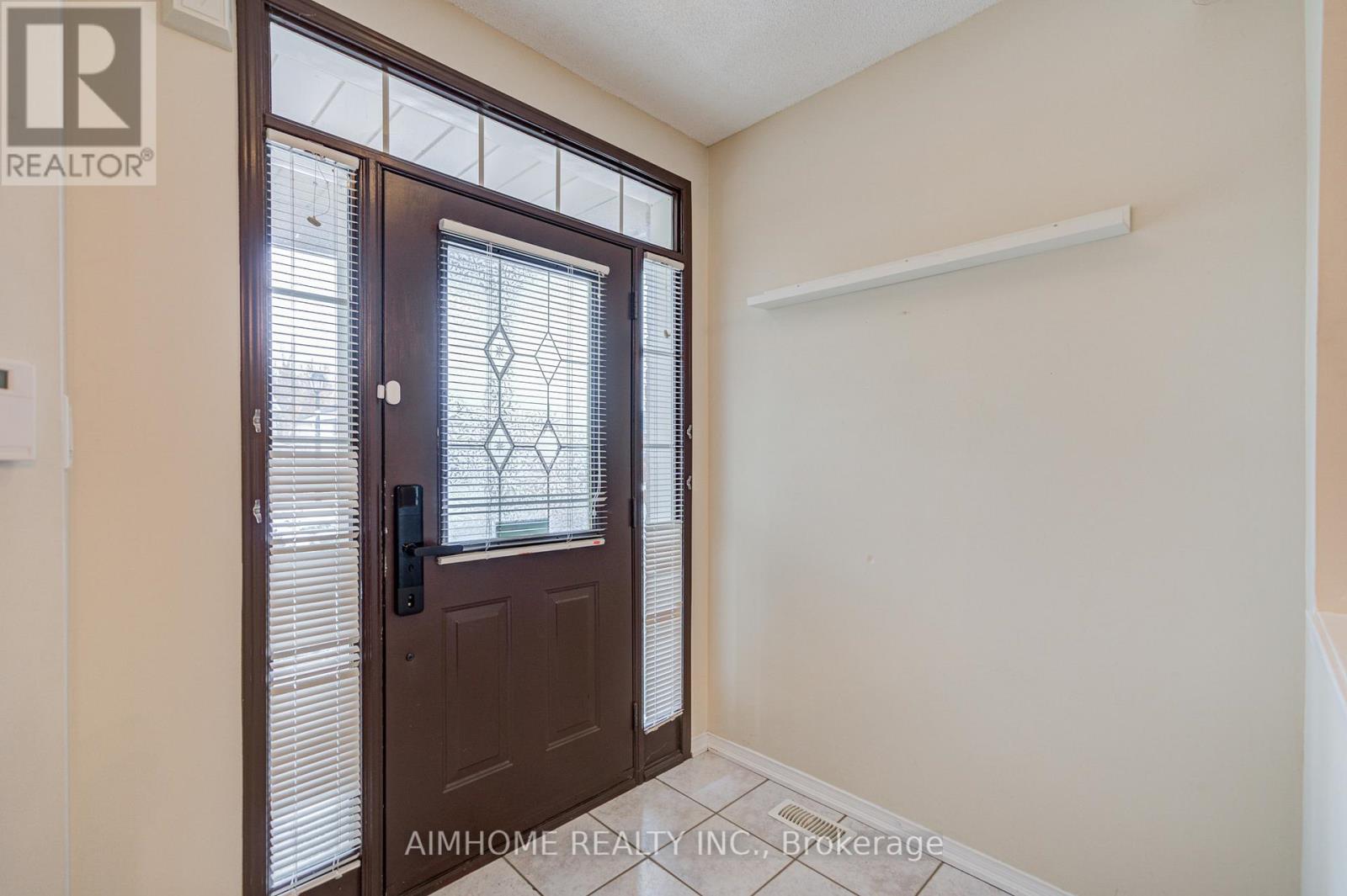 562 Mcbean Avenue, Newmarket, Ontario  L3X 2N5 - Photo 5 - N12550082