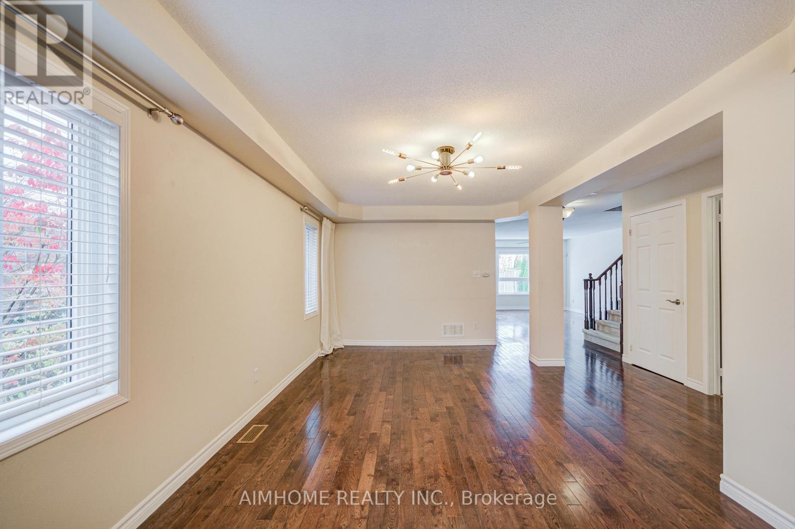 562 Mcbean Avenue, Newmarket, Ontario  L3X 2N5 - Photo 7 - N12550082