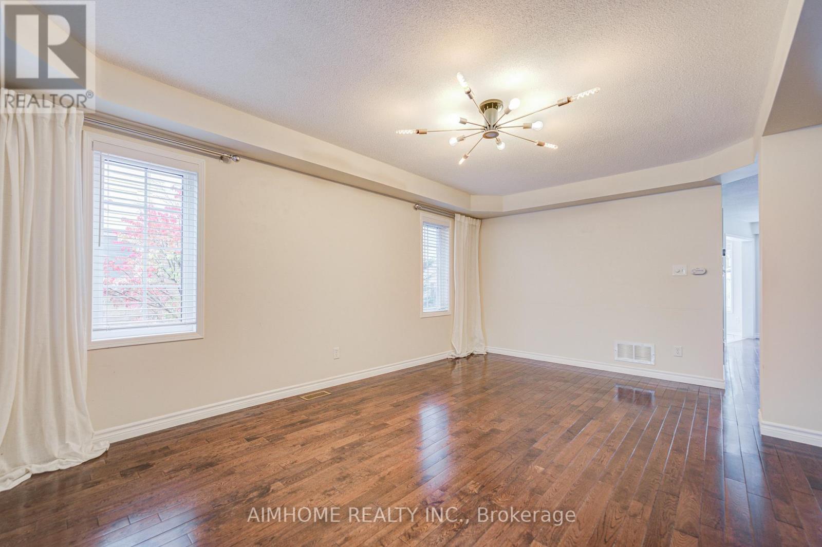 562 Mcbean Avenue, Newmarket, Ontario  L3X 2N5 - Photo 8 - N12550082