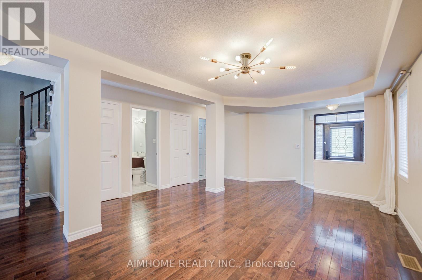 562 Mcbean Avenue, Newmarket, Ontario  L3X 2N5 - Photo 9 - N12550082