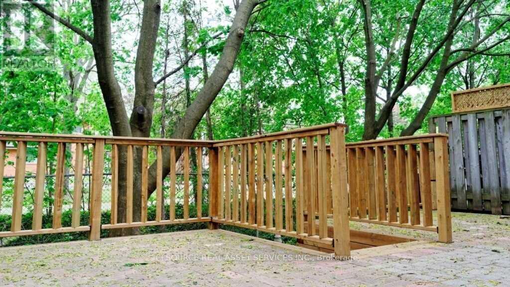 16 Normandy Place, Oakville, Ontario  L6K 1S1 - Photo 2 - W12550064