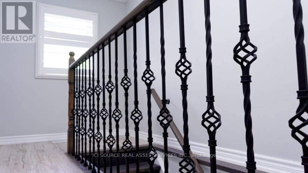 16 Normandy Place, Oakville, Ontario  L6K 1S1 - Photo 8 - W12550064