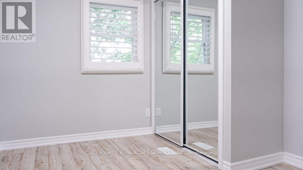 16 Normandy Place, Oakville, Ontario  L6K 1S1 - Photo 9 - W12550064