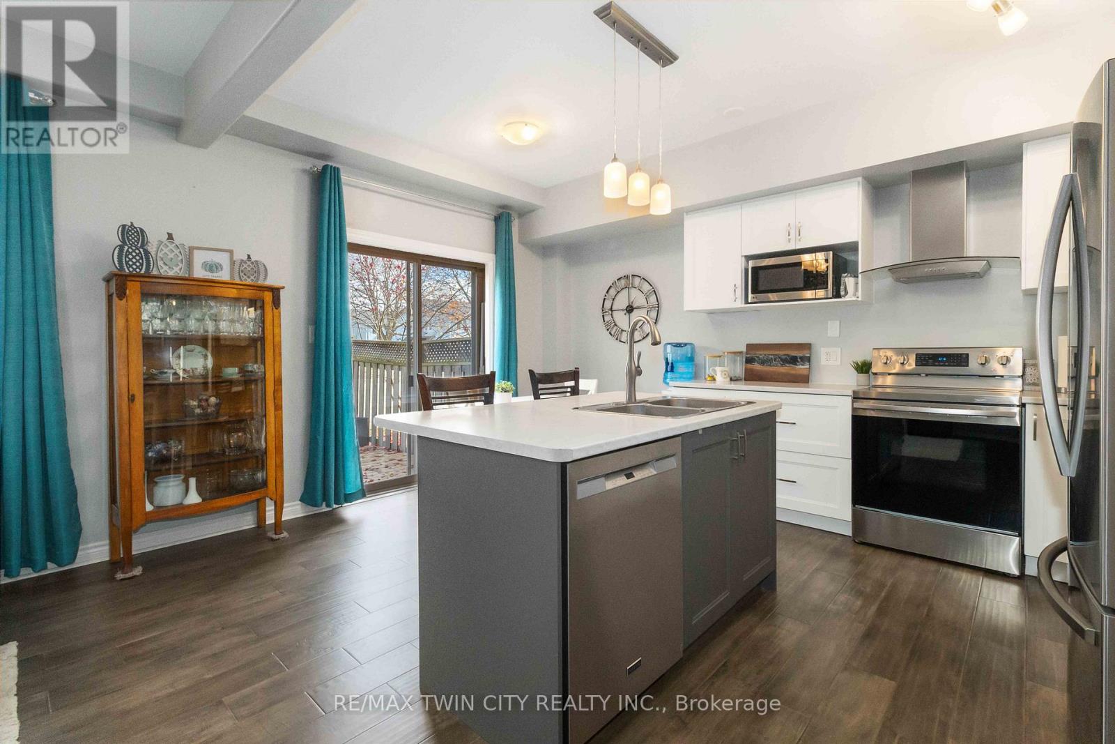 D2 - 12 Brantwood Park Road, Brantford, Ontario  N3P 1G2 - Photo 6 - X12550092