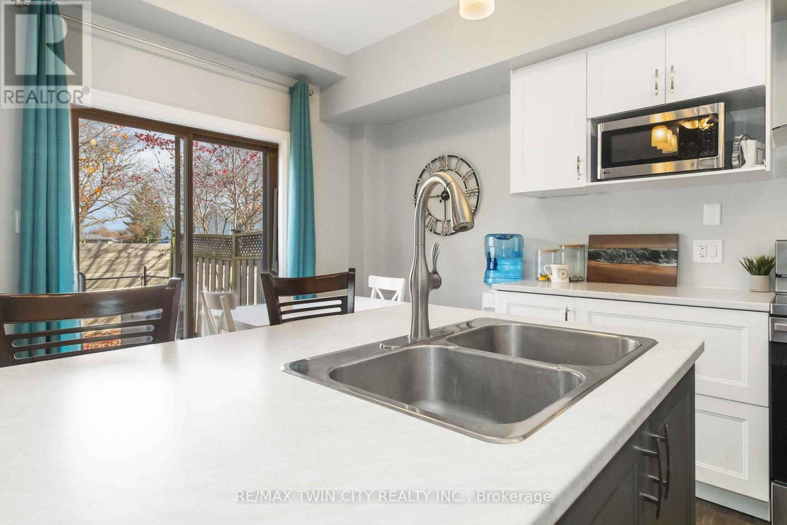 D2 - 12 Brantwood Park Road, Brantford, Ontario  N3P 1G2 - Photo 8 - X12550092