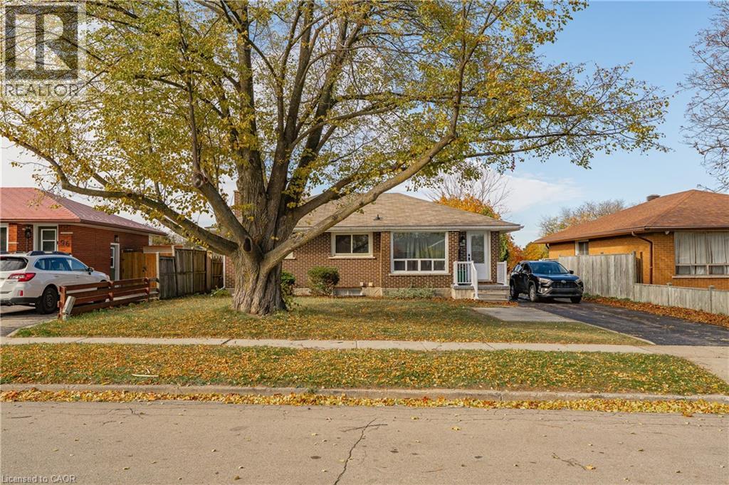 100 LAURIS Avenue, Cambridge, Ontario