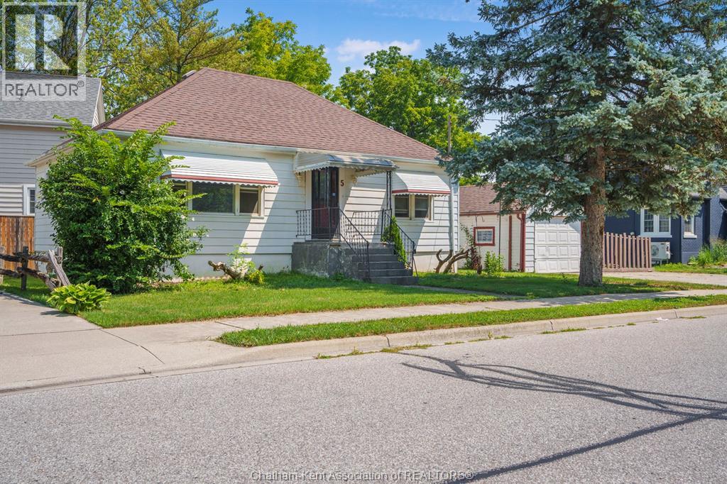 MLS# 25028913: 5 BUCKINGHAM AVENUE, Chatham, Canada