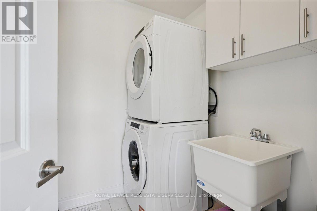 2180 Postmaster Drive, Oakville, Ontario L6M 5T1 - Photo 17 - W12437859