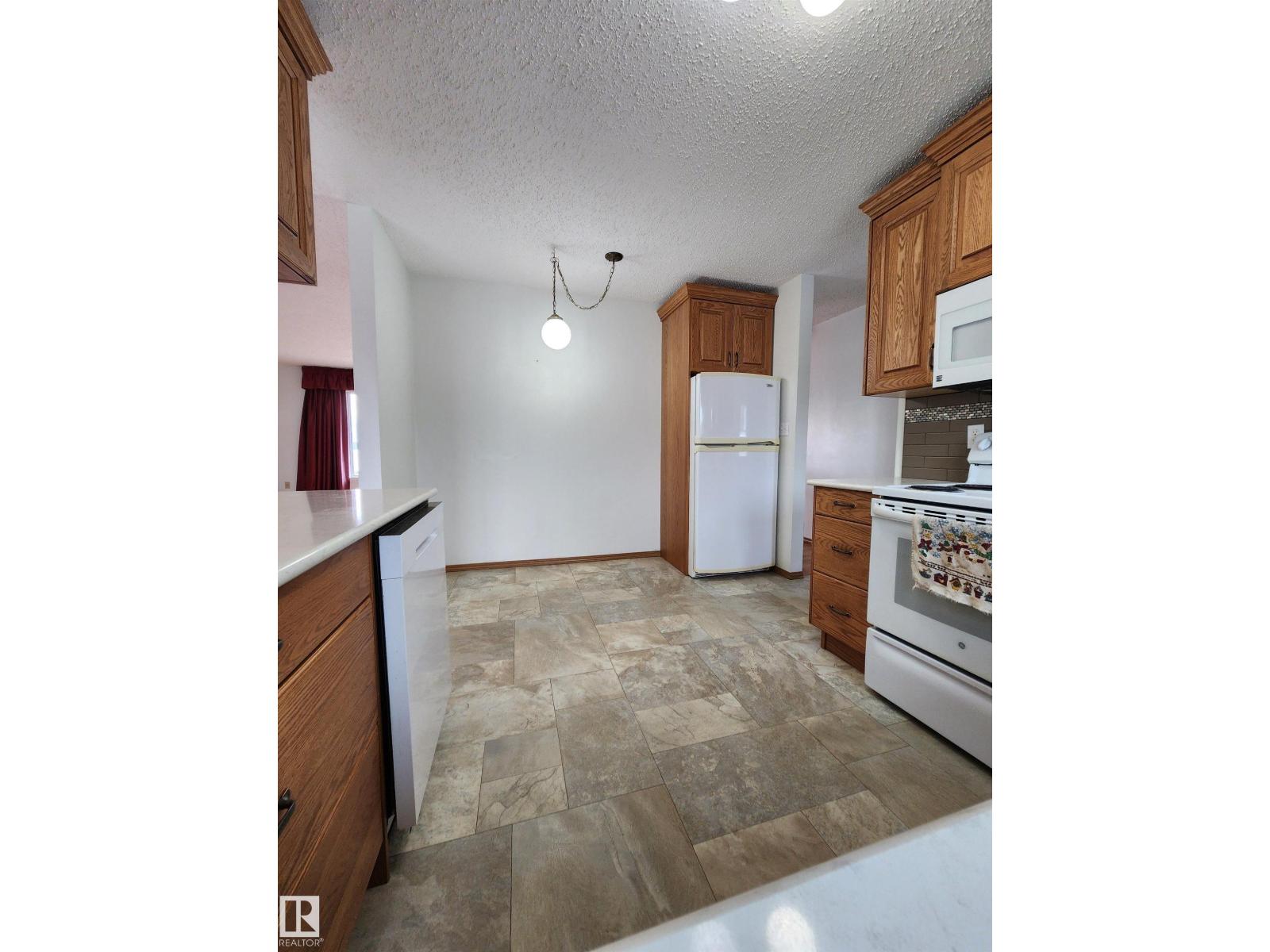 4709 Lakeshore Dr, Bonnyville Town, Alberta  T9N 1P9 - Photo 6 - E4448825