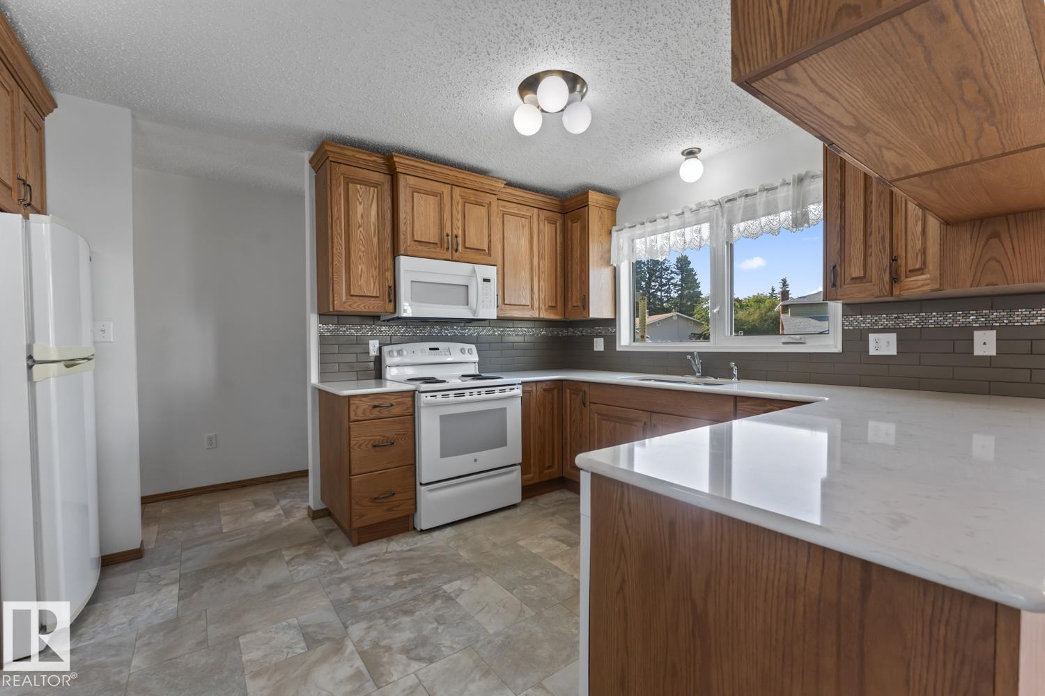 4709 Lakeshore Dr, Bonnyville Town, Alberta  T9N 1P9 - Photo 3 - E4448825