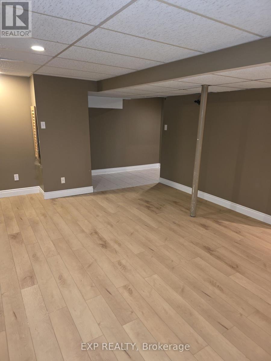 1296 Valerie Crescent W, Oakville, Ontario  L6J 7E5 - Photo 14 - W12550106