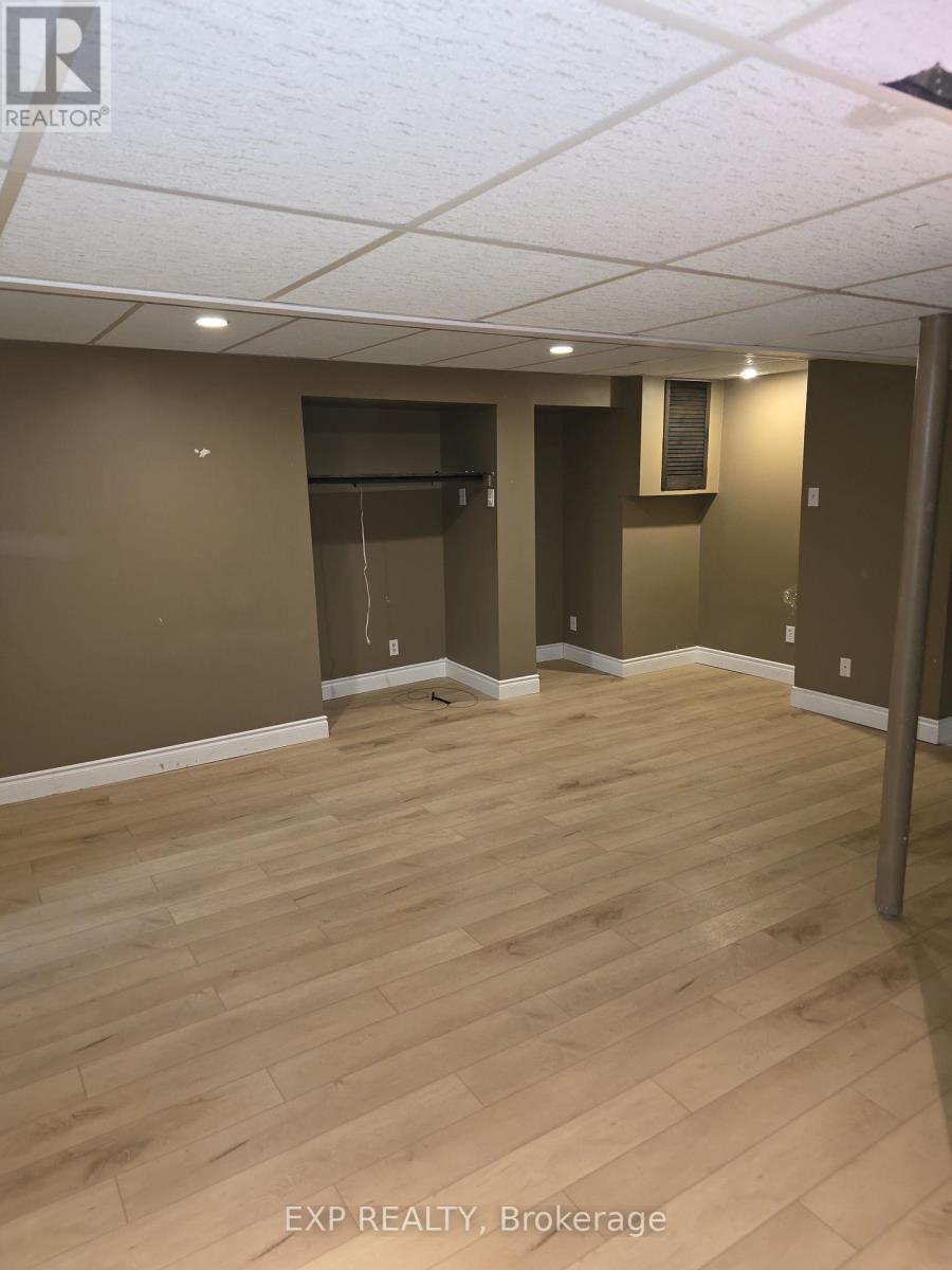 1296 Valerie Crescent W, Oakville, Ontario  L6J 7E5 - Photo 15 - W12550106