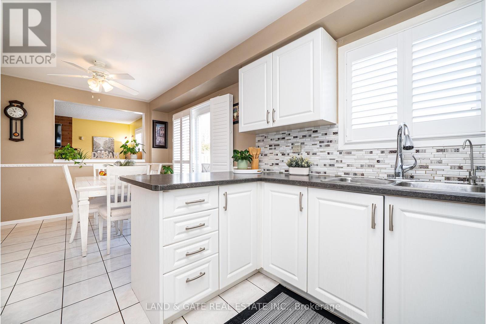 1301 Grovedale Court, Pickering, Ontario  L1X 1G9 - Photo 10 - E12550172