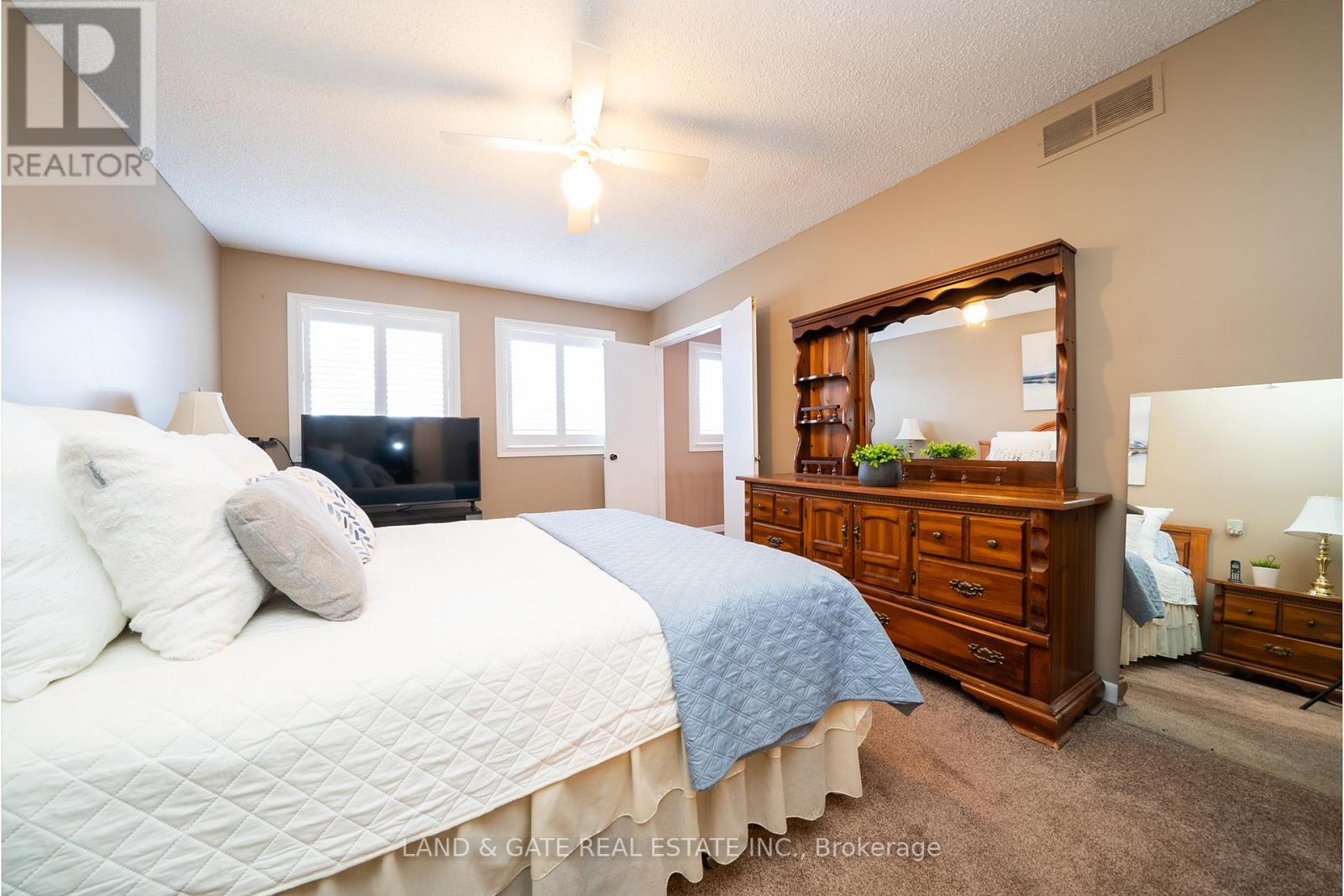 1301 Grovedale Court, Pickering, Ontario  L1X 1G9 - Photo 18 - E12550172