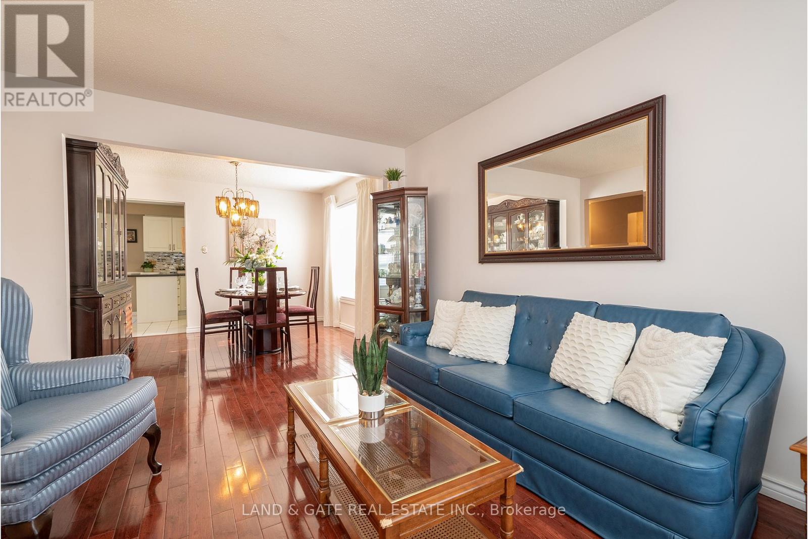 1301 Grovedale Court, Pickering, Ontario  L1X 1G9 - Photo 5 - E12550172