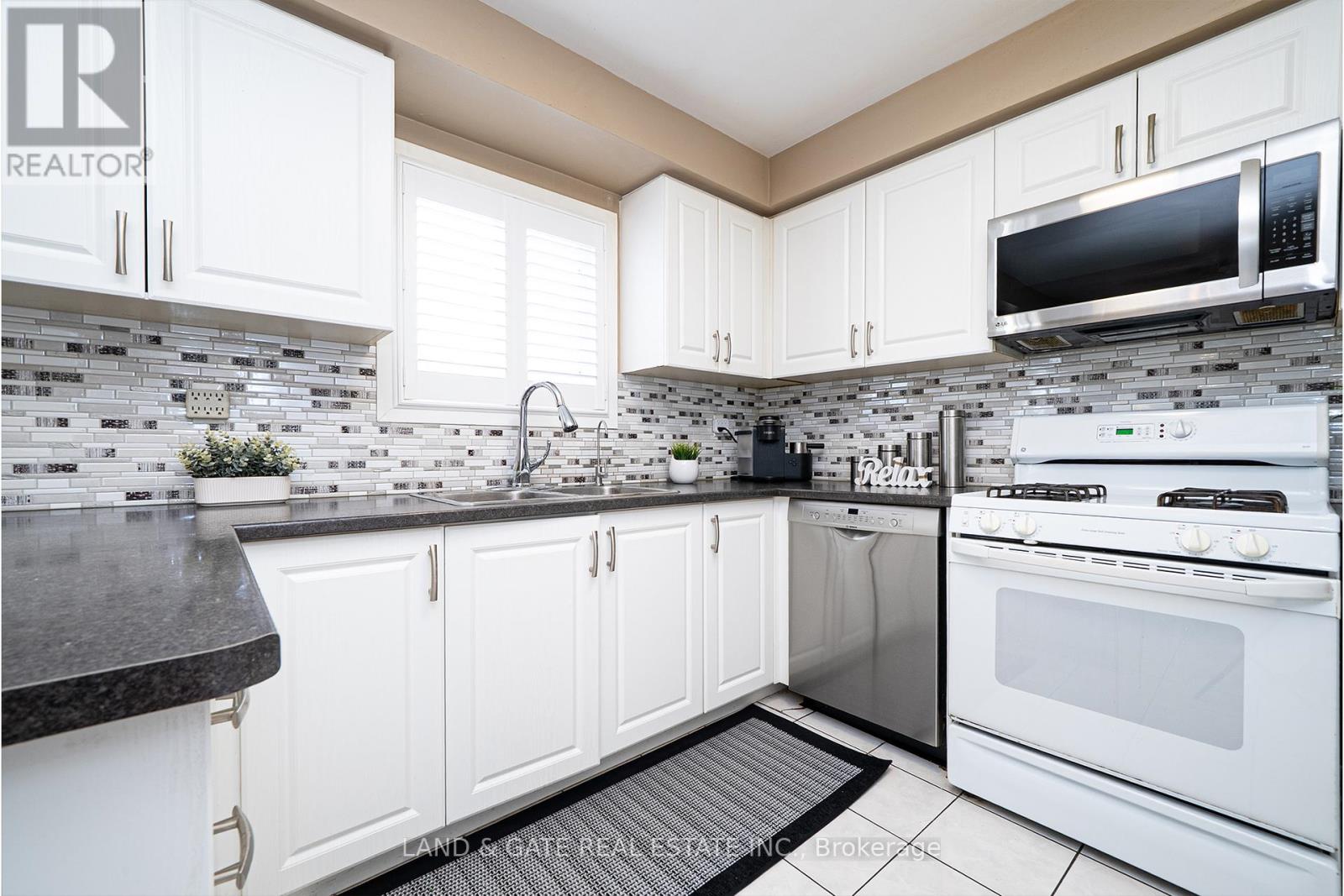 1301 Grovedale Court, Pickering, Ontario  L1X 1G9 - Photo 9 - E12550172