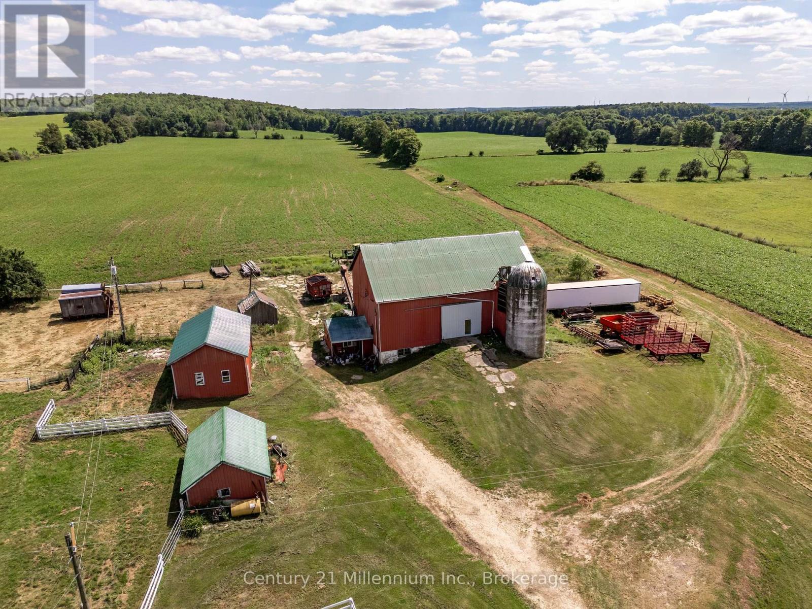 425158 Irish Lake Road, Grey Highlands, Ontario  N0C 1H0 - Photo 19 - X12544534