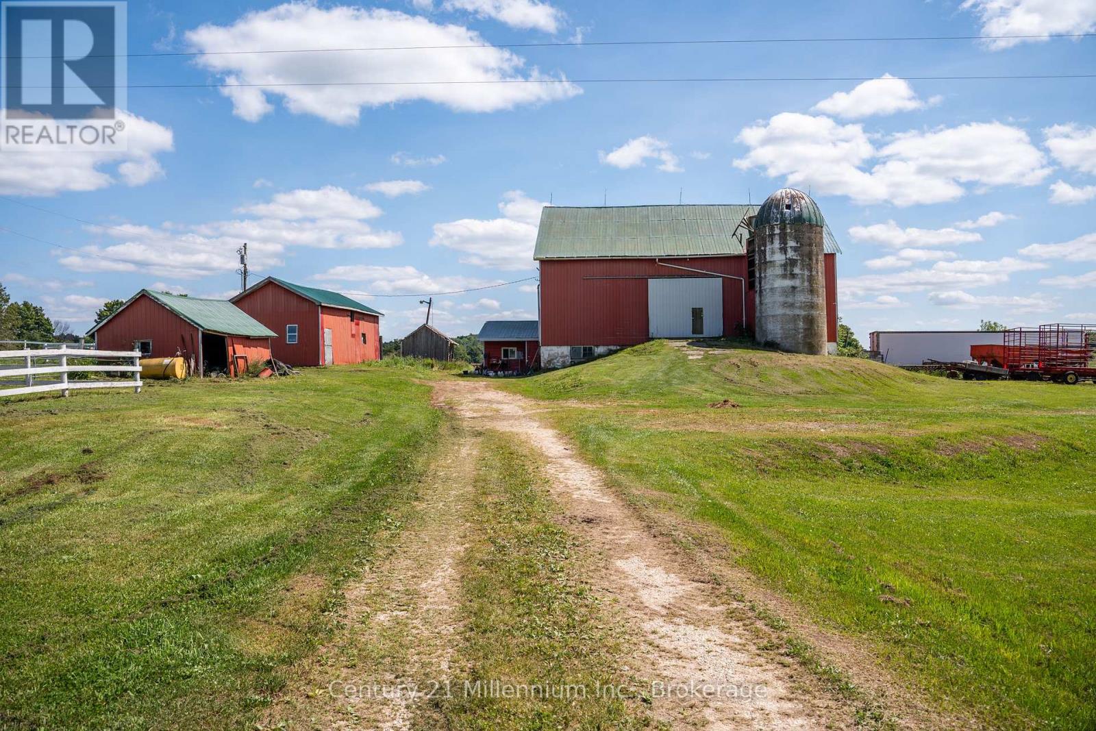 425158 Irish Lake Road, Grey Highlands, Ontario  N0C 1H0 - Photo 25 - X12544534