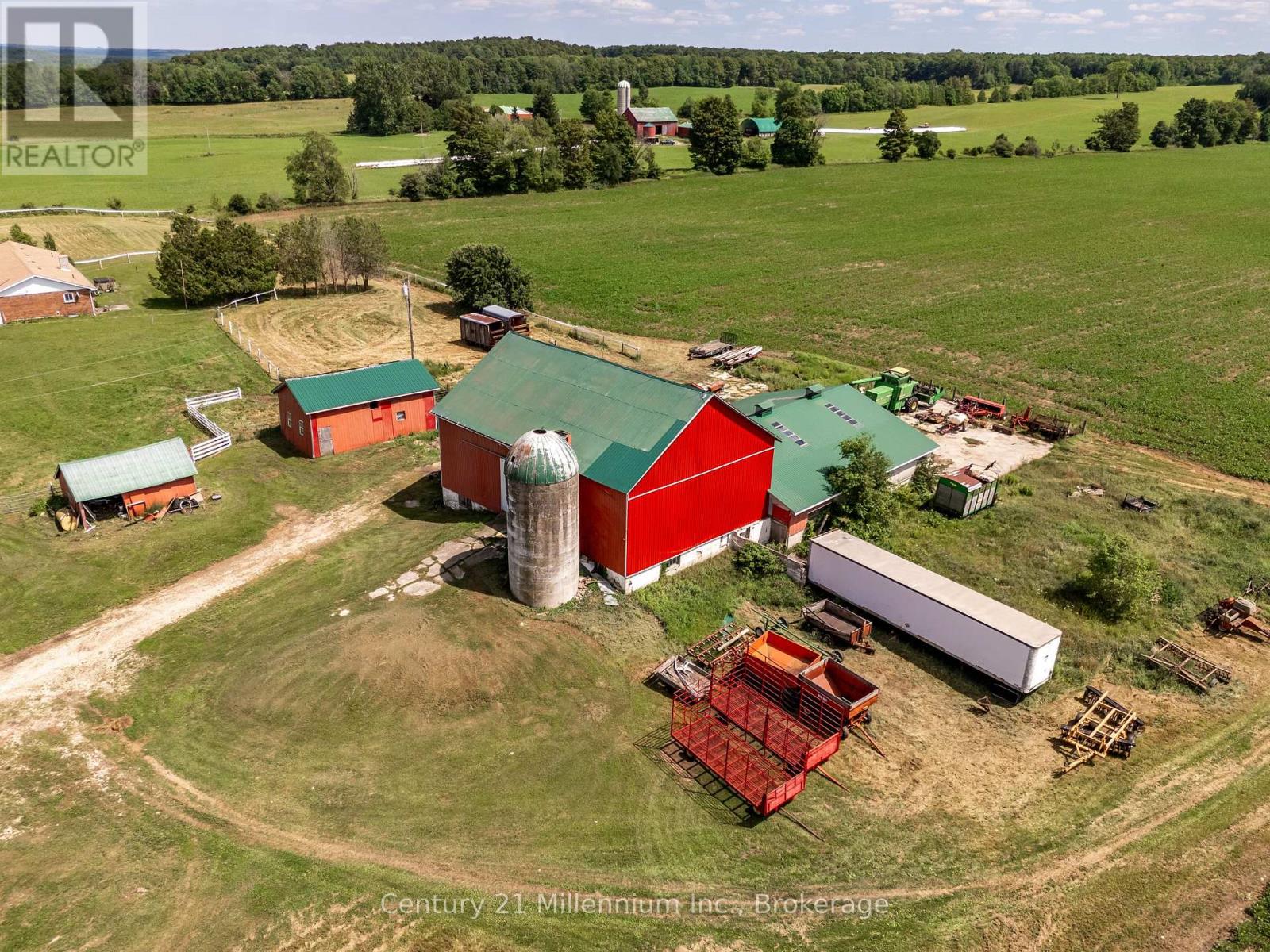 425158 Irish Lake Road, Grey Highlands, Ontario  N0C 1H0 - Photo 21 - X12544534