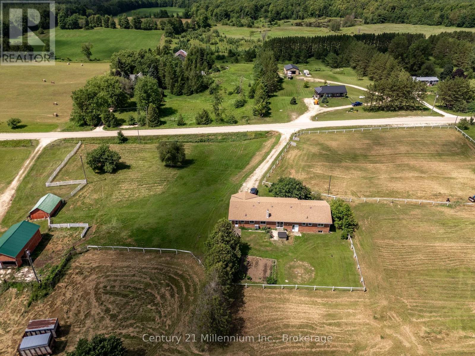 425158 Irish Lake Road, Grey Highlands, Ontario  N0C 1H0 - Photo 8 - X12544534