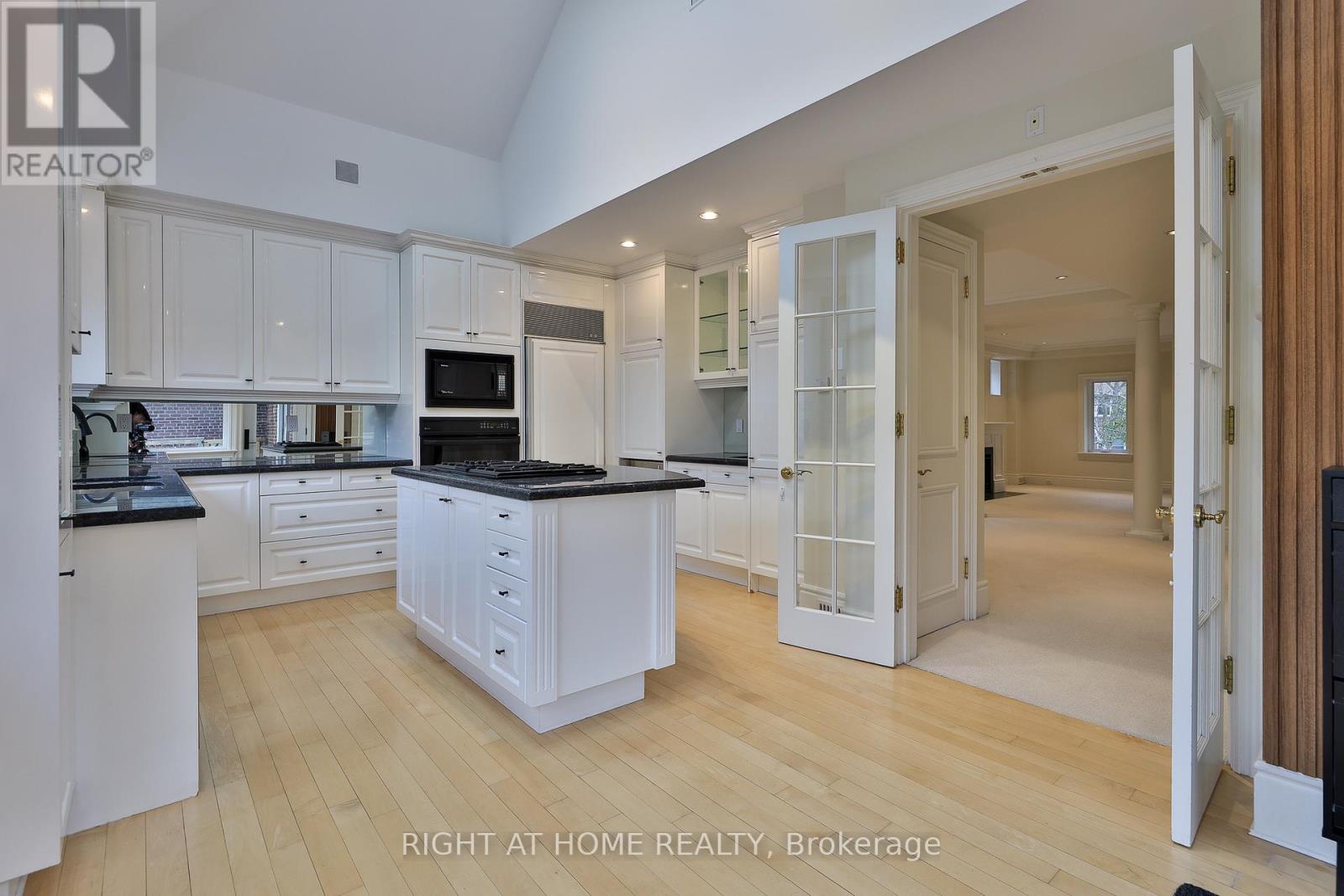 Upper - 119 Chaplin Crescent, Toronto, Ontario  M5P 1A6 - Photo 10 - C12550198