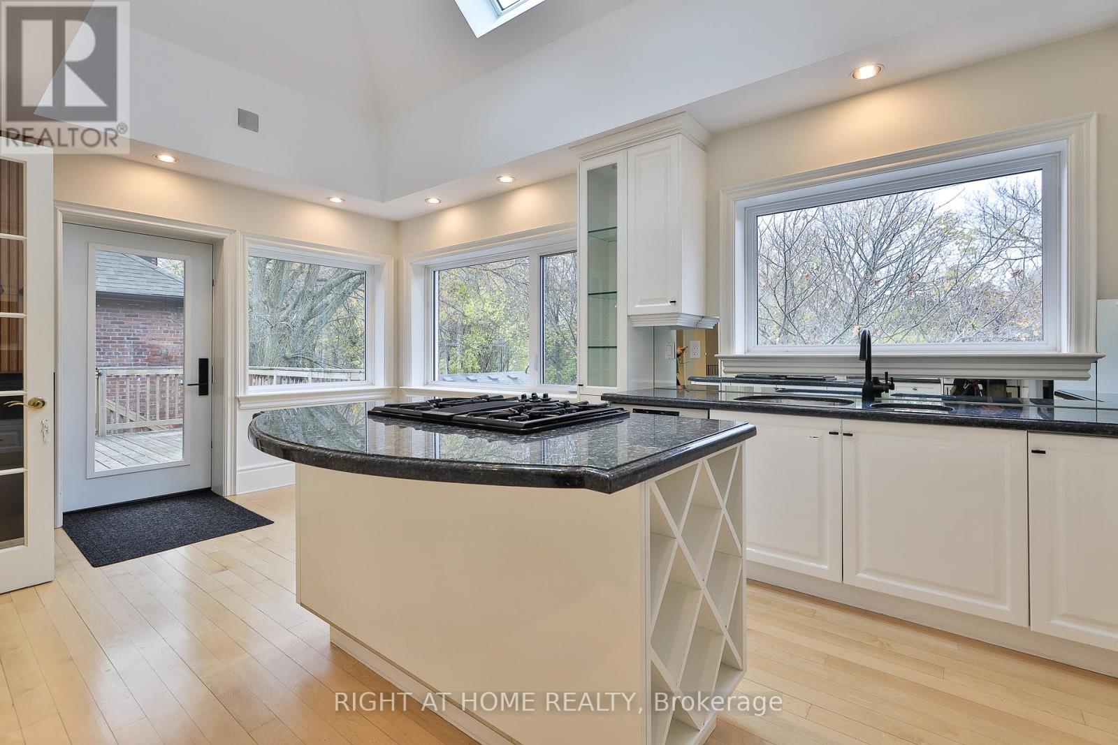 Upper - 119 Chaplin Crescent, Toronto, Ontario  M5P 1A6 - Photo 12 - C12550198