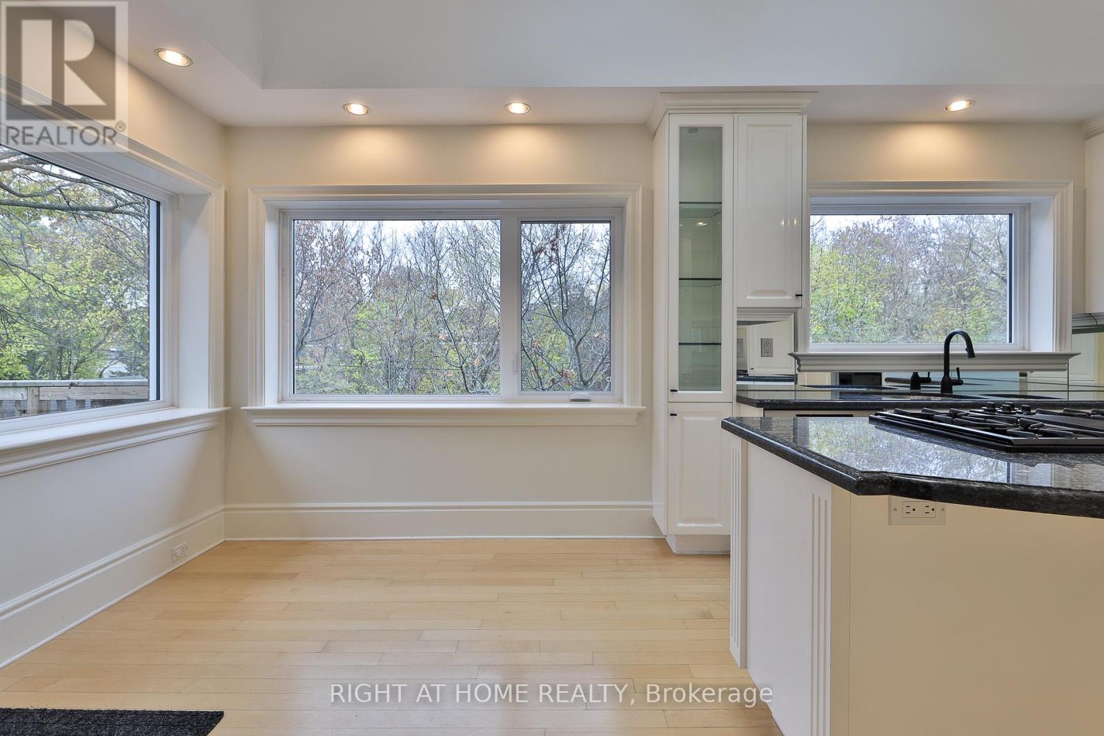 Upper - 119 Chaplin Crescent, Toronto, Ontario  M5P 1A6 - Photo 13 - C12550198