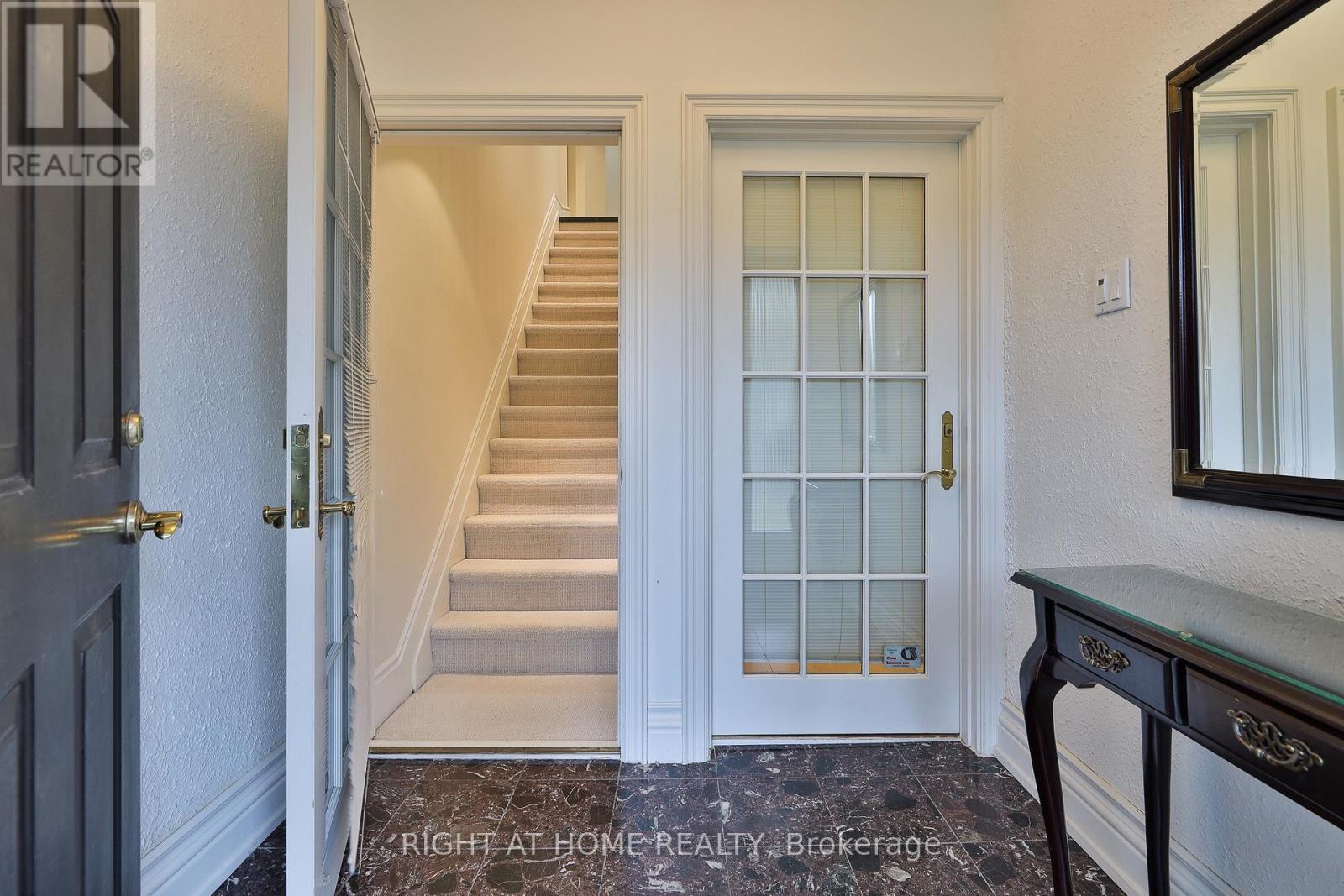 Upper - 119 Chaplin Crescent, Toronto, Ontario  M5P 1A6 - Photo 2 - C12550198