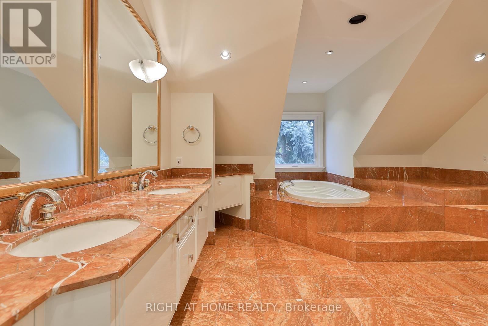 Upper - 119 Chaplin Crescent, Toronto, Ontario  M5P 1A6 - Photo 28 - C12550198