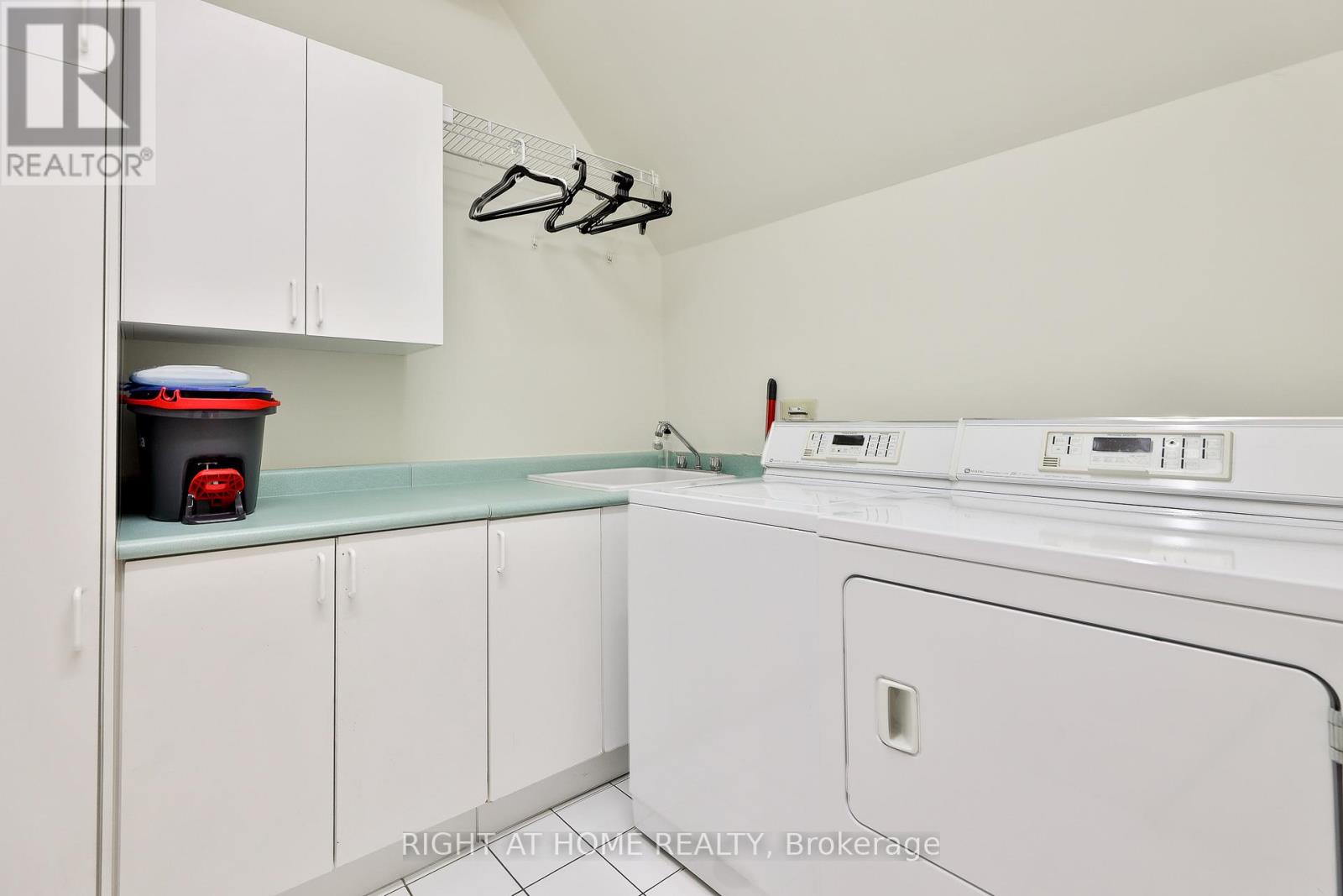 Upper - 119 Chaplin Crescent, Toronto, Ontario  M5P 1A6 - Photo 31 - C12550198