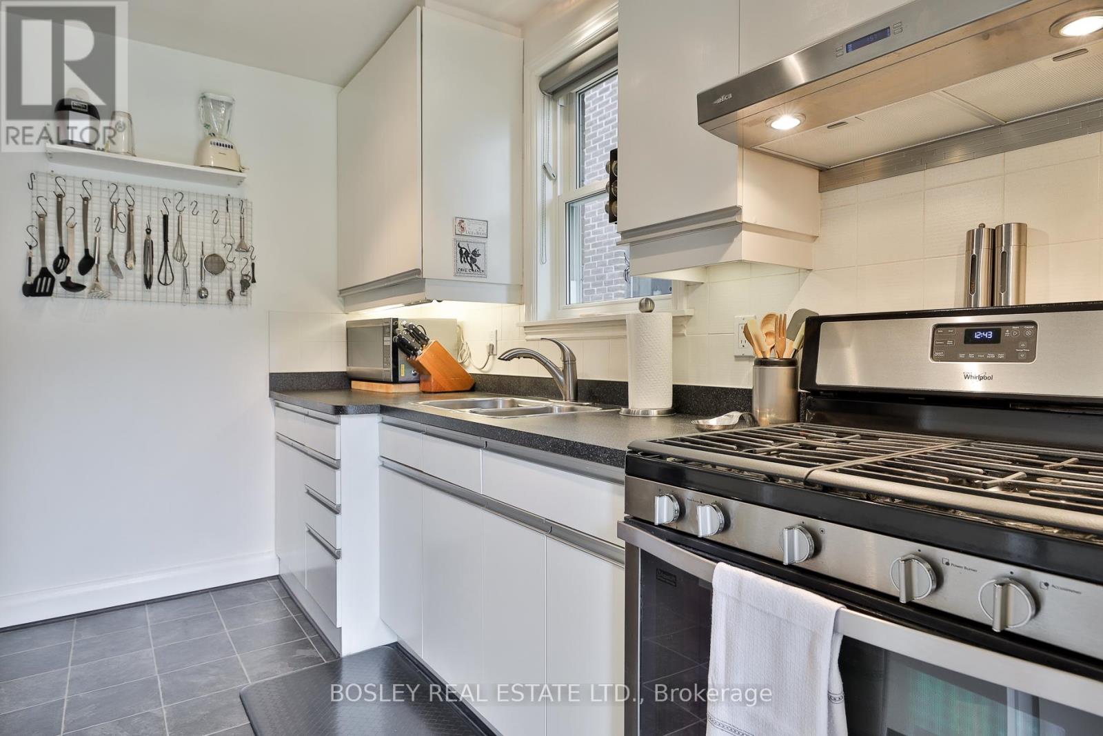 333 Sutherland Drive, Toronto, Ontario  M4G 1J7 - Photo 10 - C12550222