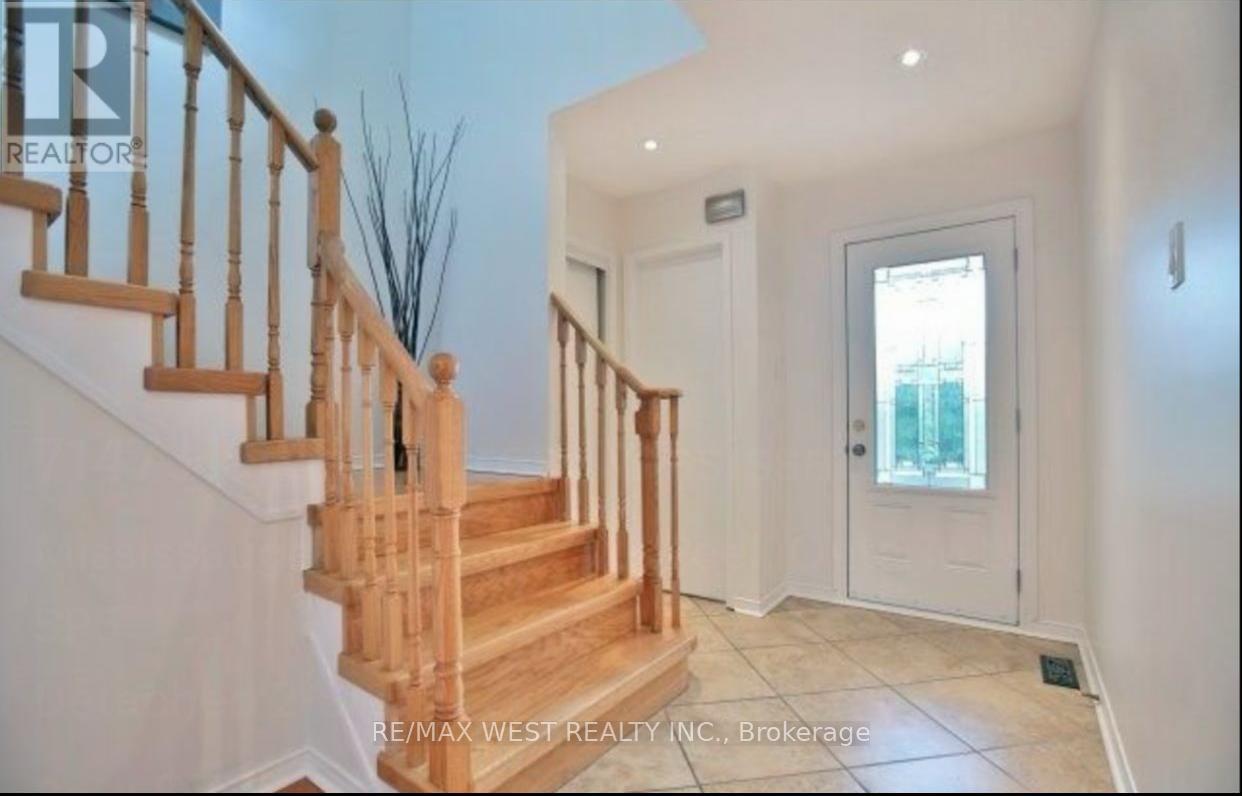 7147 Harding Crescent, Mississauga, Ontario  L5N 5P5 - Photo 6 - W12465028