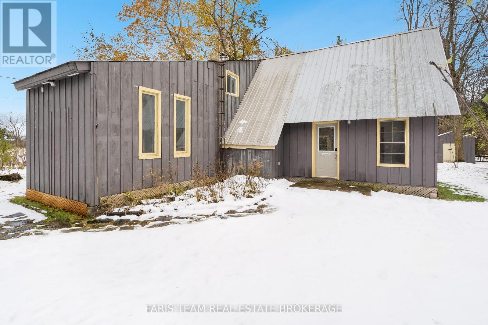 7237 6/7 Sideroad Nottawasaga, Clearview (Creemore), Ontario  L0M 1G0 - Photo 3 - S12550176