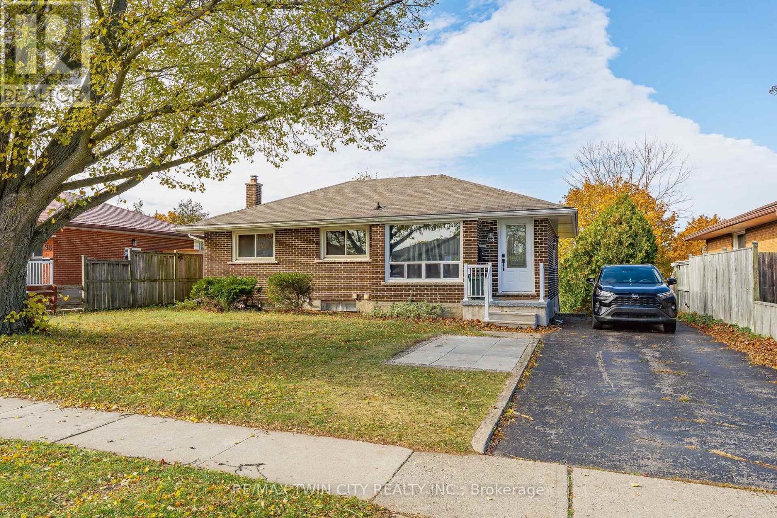100 LAURIS AVENUE, Cambridge, Ontario