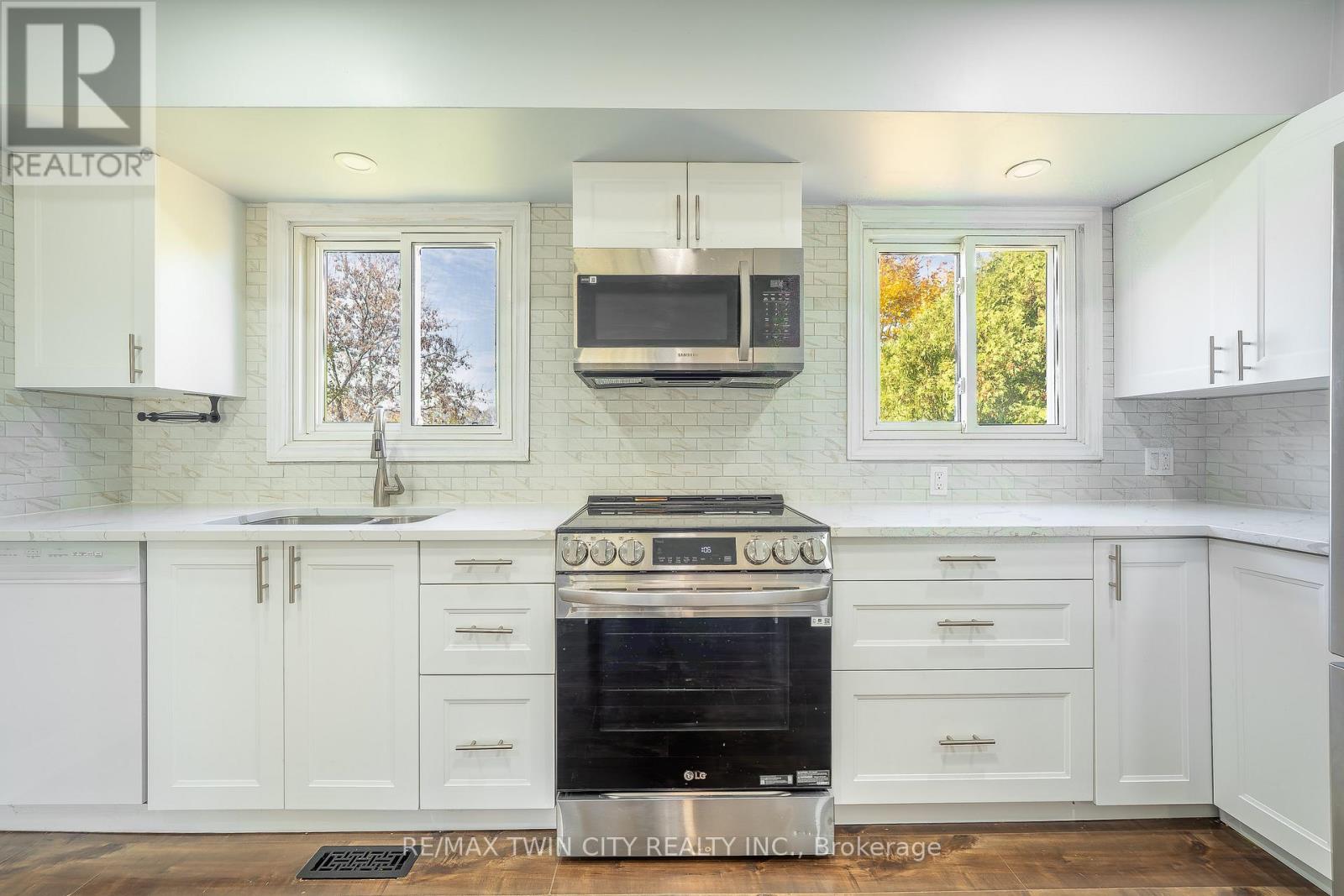 100 Lauris Avenue, Cambridge, Ontario N1R 5L4 - Photo 11 - X12449849