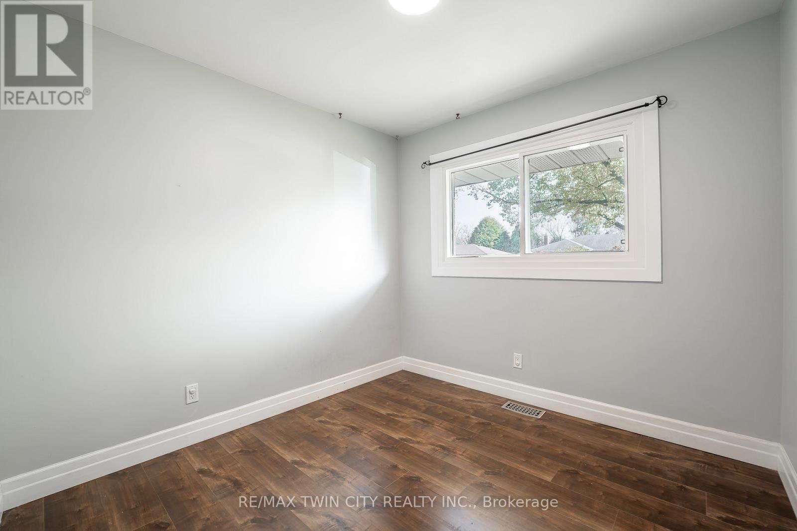 100 Lauris Avenue, Cambridge, Ontario N1R 5L4 - Photo 17 - X12449849