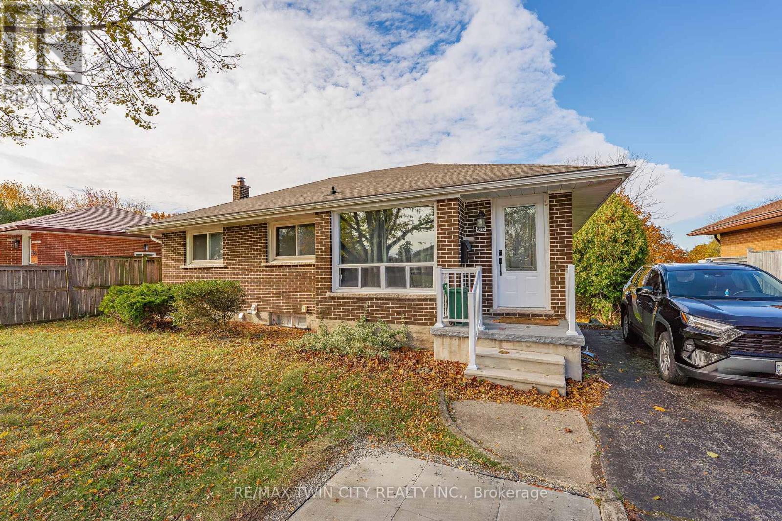 100 Lauris Avenue, Cambridge, Ontario N1R 5L4 - Photo 3 - X12449849