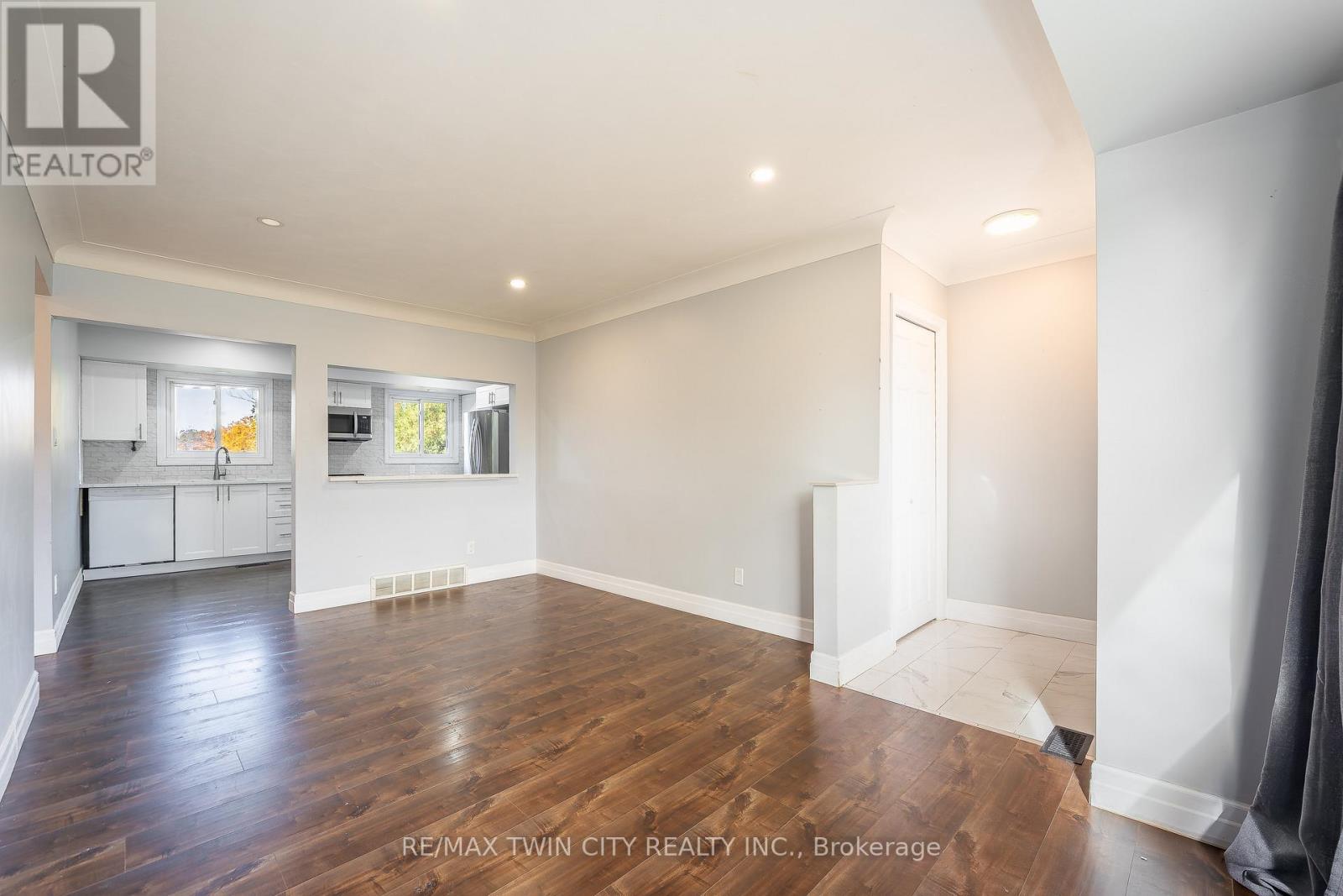 100 Lauris Avenue, Cambridge, Ontario N1R 5L4 - Photo 6 - X12449849