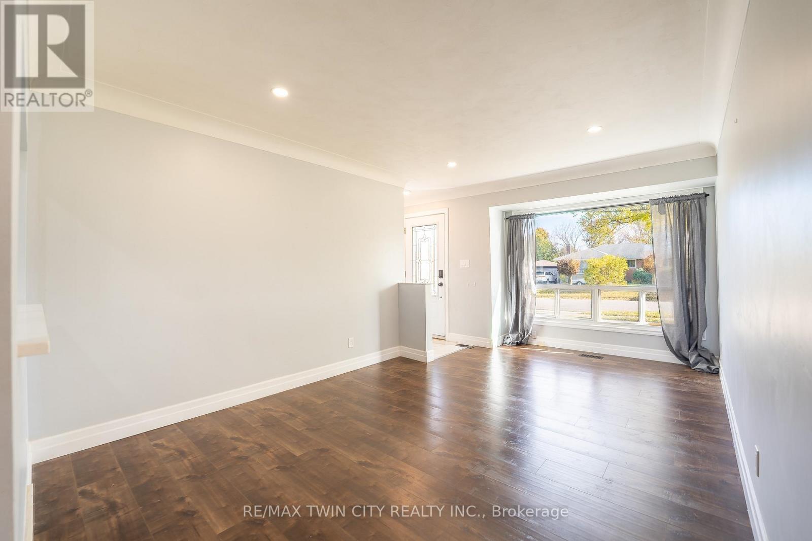 100 Lauris Avenue, Cambridge, Ontario N1R 5L4 - Photo 23 - X12449849