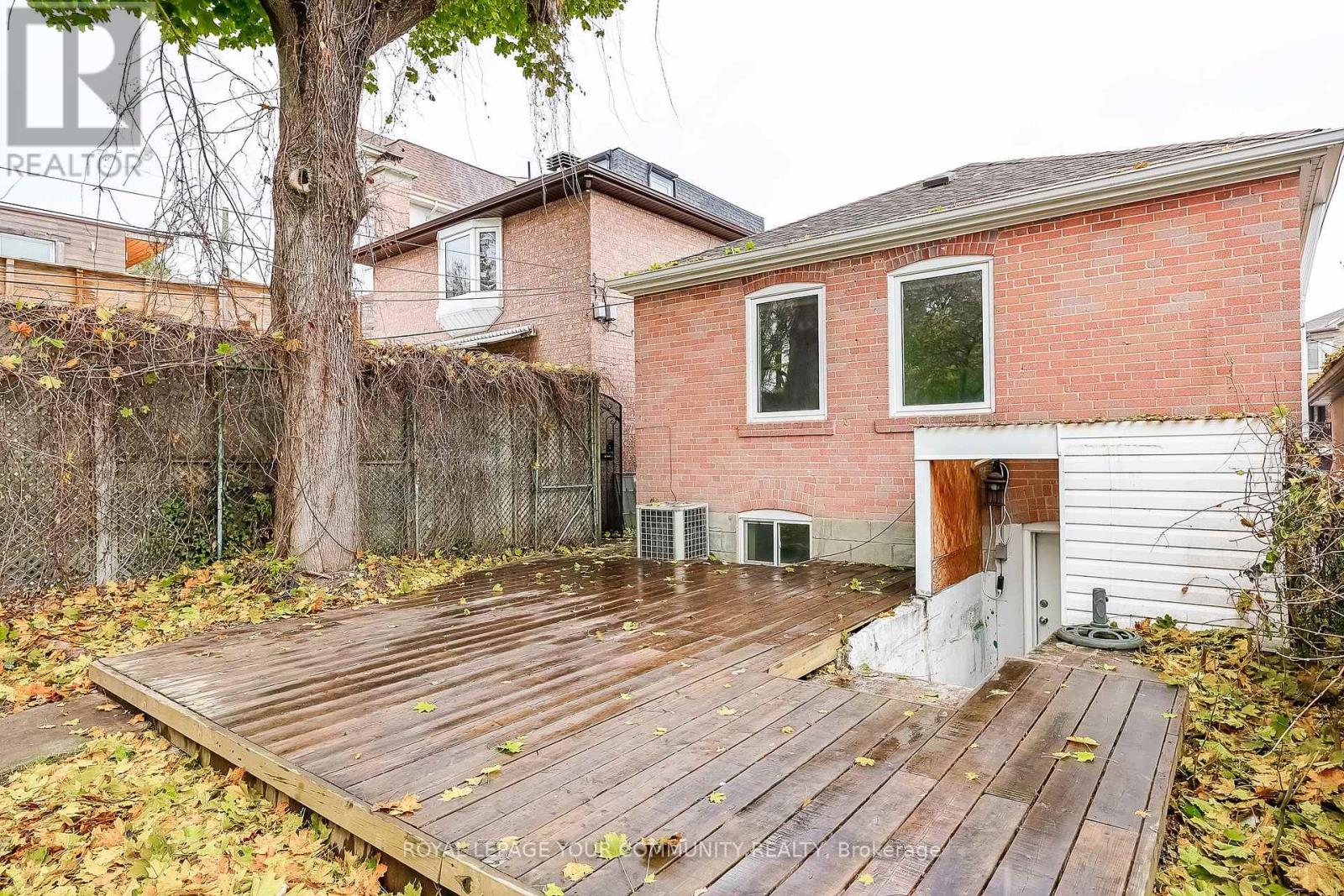 108 Ennerdale Road, Toronto, Ontario  M6E 4C6 - Photo 32 - W12550148