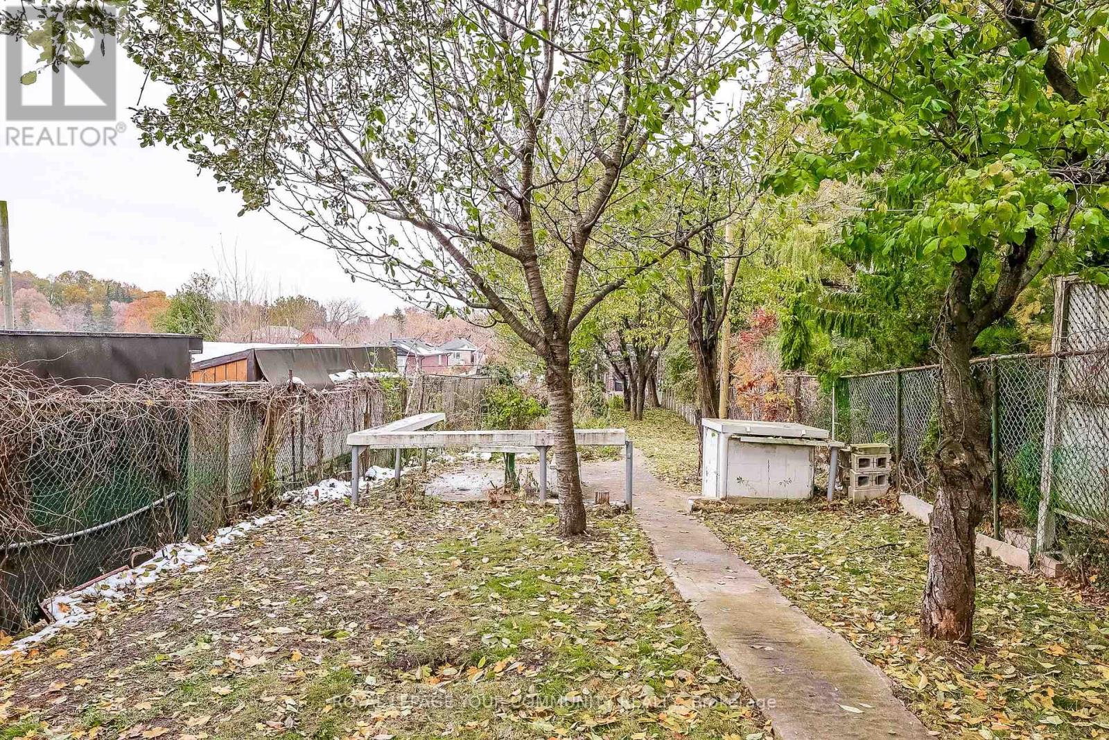 108 Ennerdale Road, Toronto, Ontario  M6E 4C6 - Photo 34 - W12550148