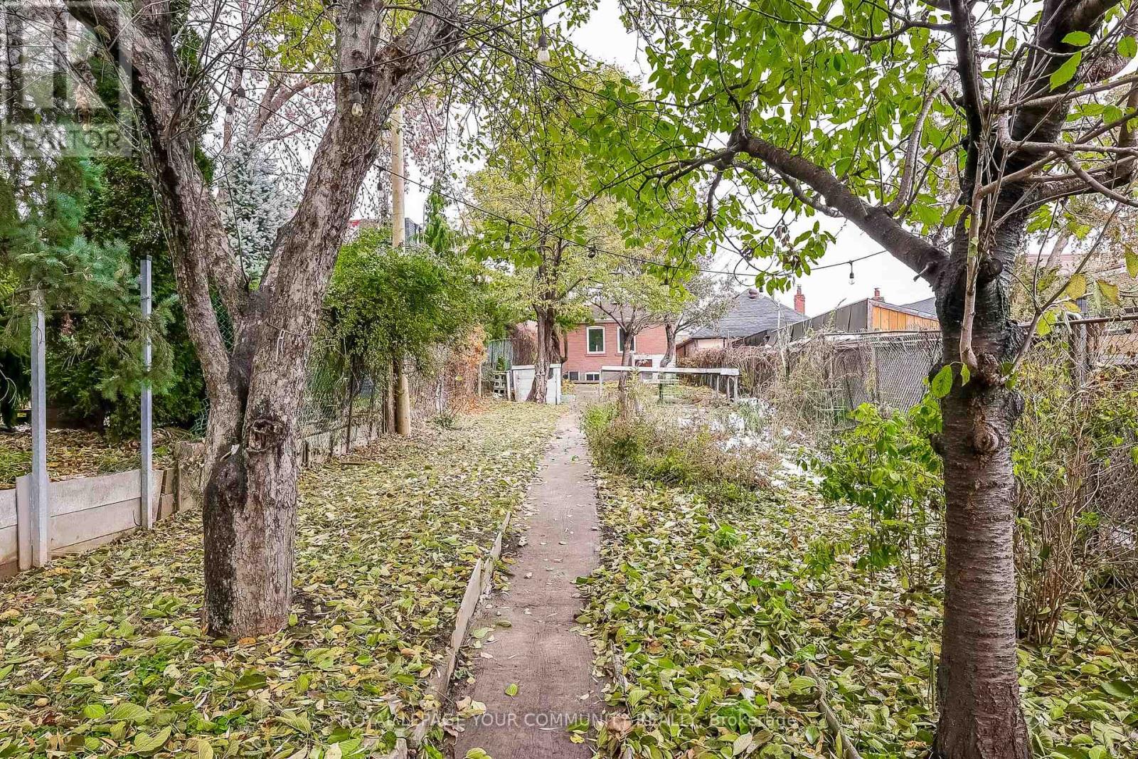 108 Ennerdale Road, Toronto, Ontario  M6E 4C6 - Photo 35 - W12550148