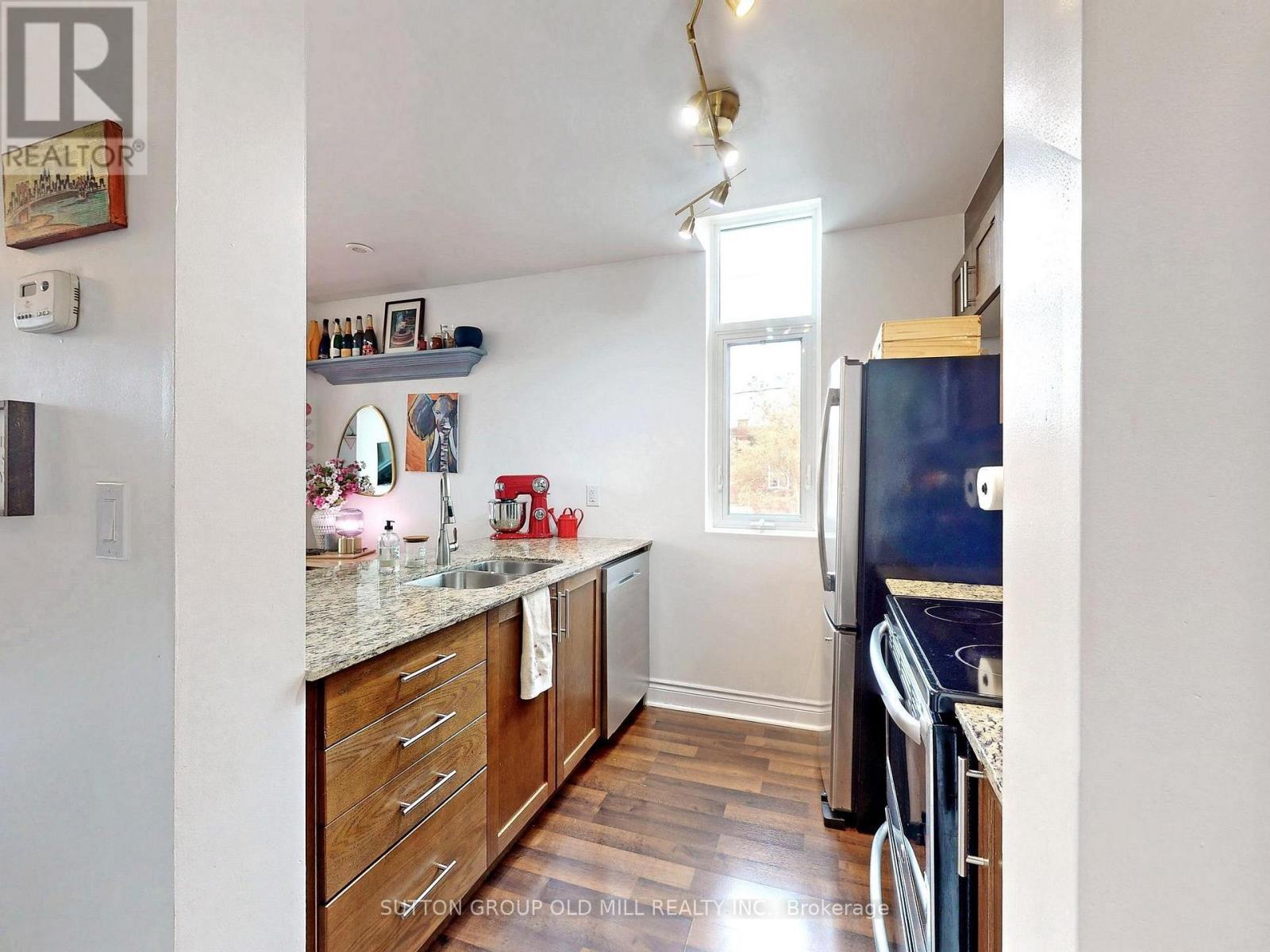 7 - 473 B Rogers Road, Toronto, Ontario  M6M 0B3 - Photo 13 - W12550178