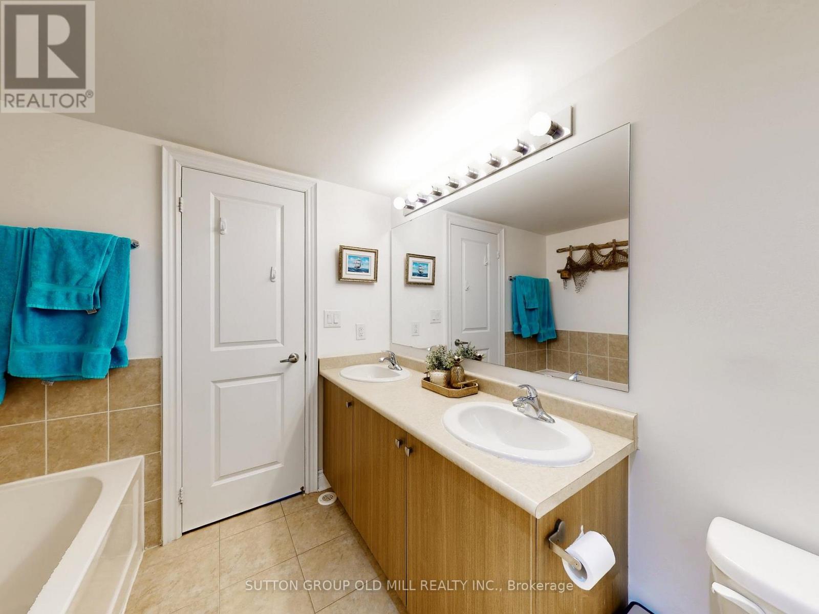 7 - 473 B Rogers Road, Toronto, Ontario  M6M 0B3 - Photo 32 - W12550178