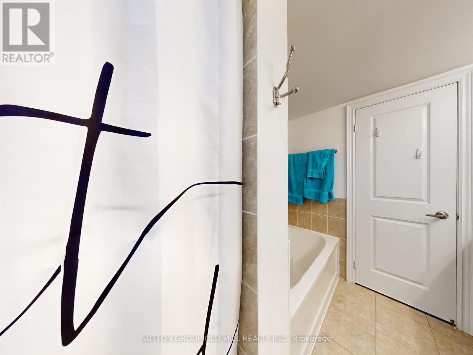 7 - 473 B Rogers Road, Toronto, Ontario  M6M 0B3 - Photo 33 - W12550178