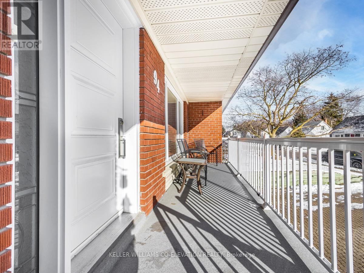 94 Archibald Street, Brampton, Ontario  L6X 1L9 - Photo 3 - W12550184