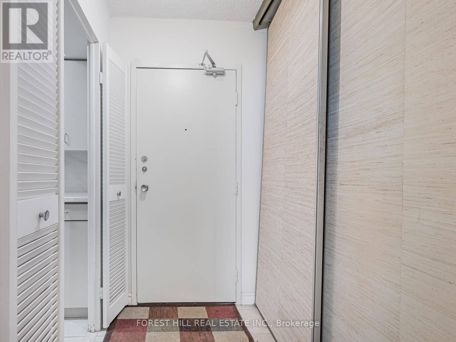 703 - 50 Quebec Avenue, Toronto, Ontario  M6P 4B4 - Photo 2 - W12550224